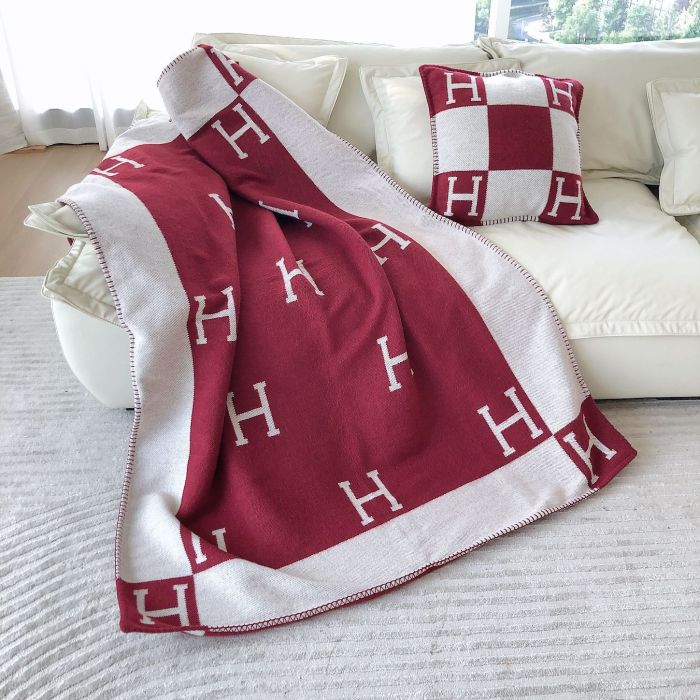 A set of one blanket + one pillowcase , Wool blanket size 140-175cm--weight 800g,  pillowcase not including the pillow core ,size 45*45cm--weight 175g, SF55-13-21