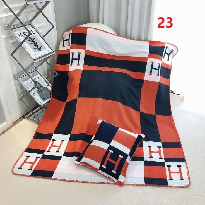A set of one blanket + one pillowcase , Wool blanket size 140-175cm--weight 800g,  pillowcase not including the pillow core ,size 45*45cm--weight 175g, SF55-22-25