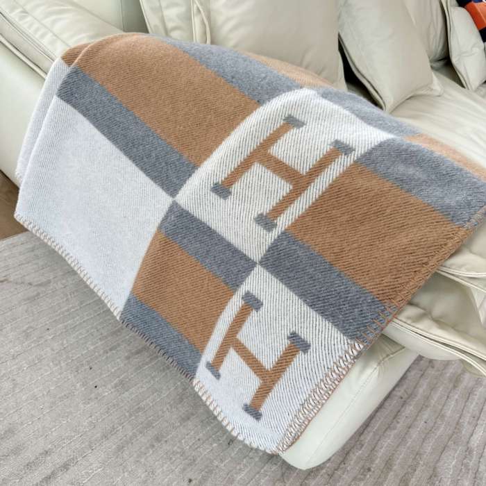 A set of one blanket + one pillowcase , Wool blanket size 140-175cm--weight 800g,  pillowcase not including the pillow core ,size 45*45cm--weight 175g, SF55-22-25
