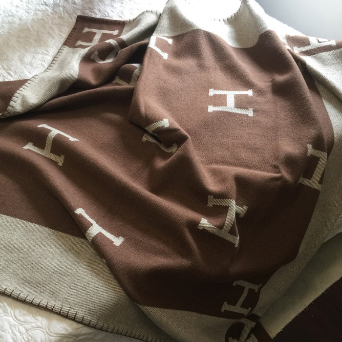 A set of one blanket + one pillowcase , Wool blanket size 140-175cm--weight 800g,  pillowcase not including the pillow core ,size 45*45cm--weight 175g, SF55-13-21