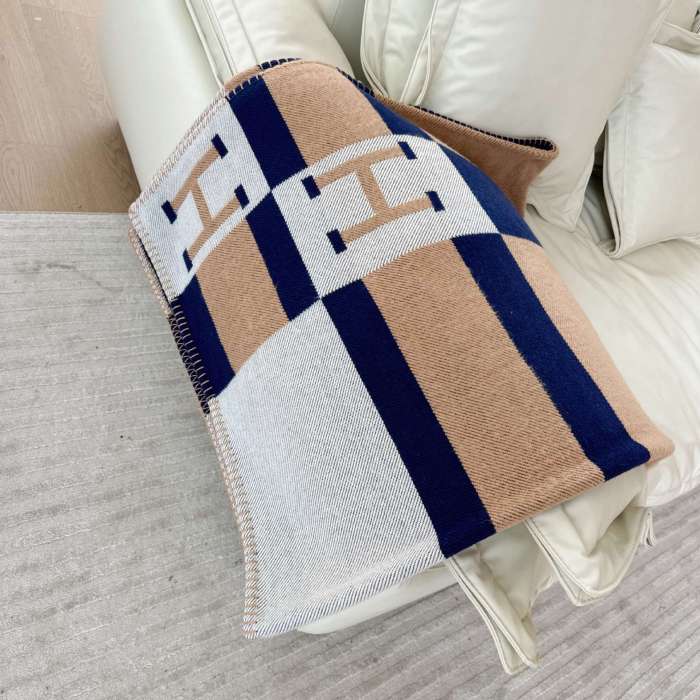 A set of one blanket + one pillowcase , Wool blanket size 140-175cm--weight 800g,  pillowcase not including the pillow core ,size 45*45cm--weight 175g, SF55-22-25