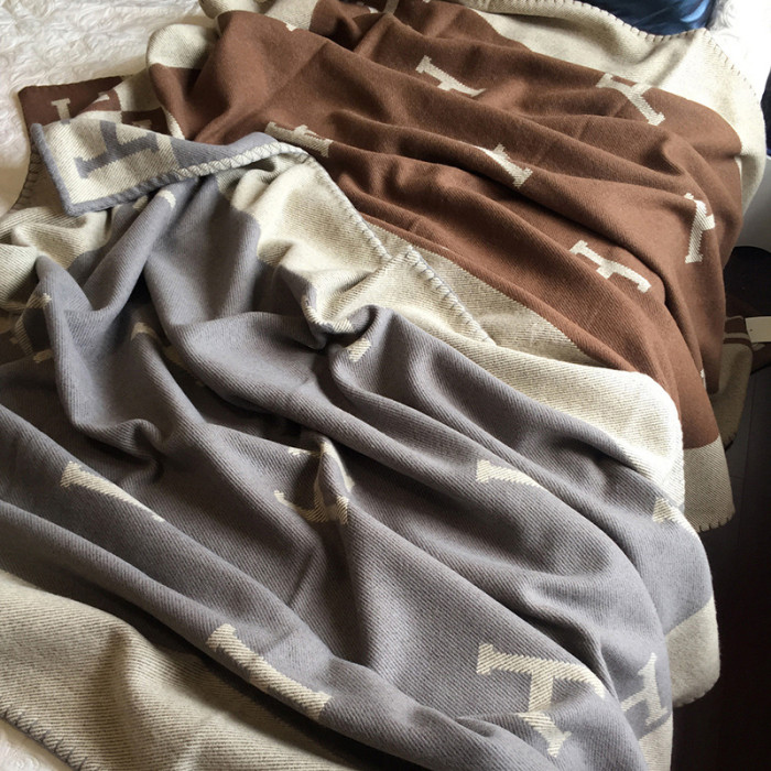 A set of one blanket + one pillowcase , Wool blanket size 140-175cm--weight 800g,  pillowcase not including the pillow core ,size 45*45cm--weight 175g, SF55-13-21
