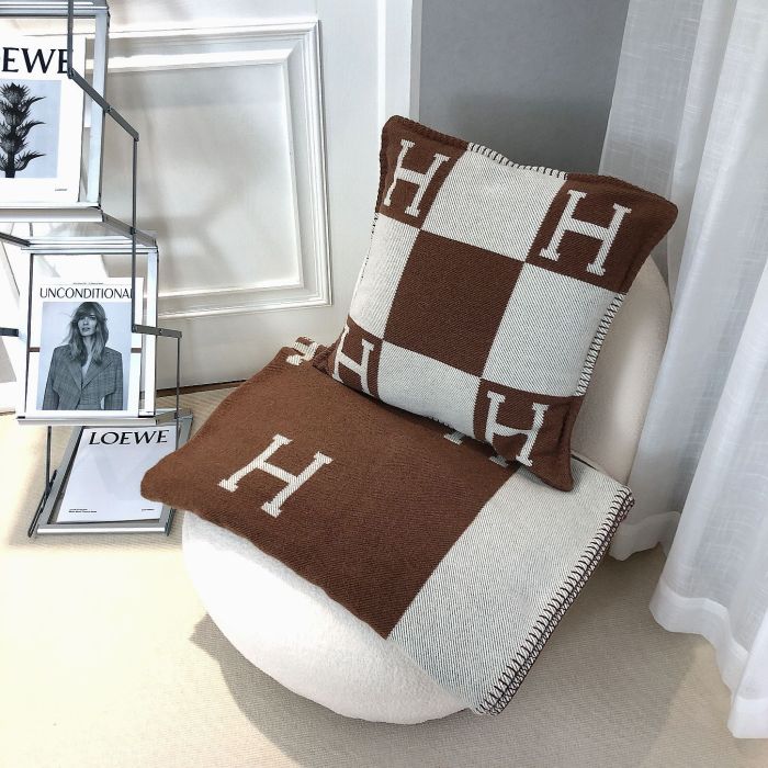 A set of one blanket + one pillowcase , Wool blanket size 140-175cm--weight 800g,  pillowcase not including the pillow core ,size 45*45cm--weight 175g, SF55-13-21