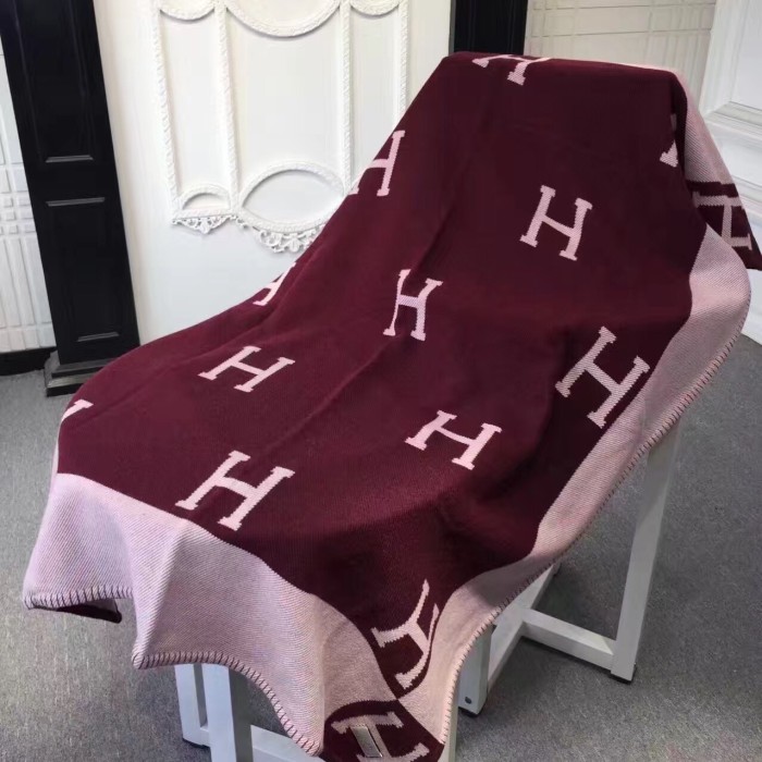 A set of one blanket + one pillowcase , Wool blanket size 140-175cm--weight 800g,  pillowcase not including the pillow core ,size 45*45cm--weight 175g, SF55-13-21