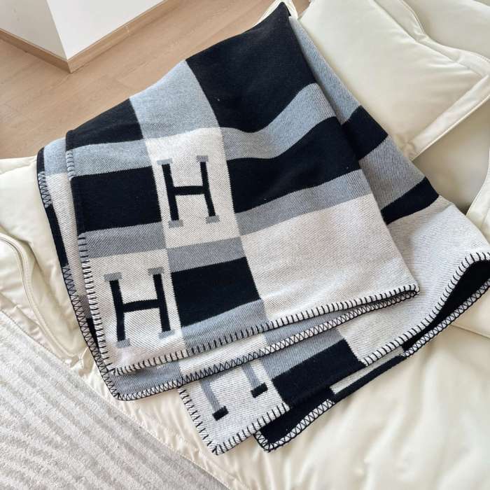 A set of one blanket + one pillowcase , Wool blanket size 140-175cm--weight 800g,  pillowcase not including the pillow core ,size 45*45cm--weight 175g, SF55-22-25