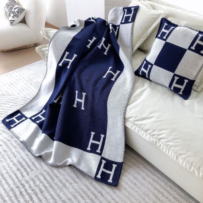 A set of one blanket + one pillowcase , Wool blanket size 140-175cm--weight 800g,  pillowcase not including the pillow core ,size 45*45cm--weight 175g, SF55-13-21