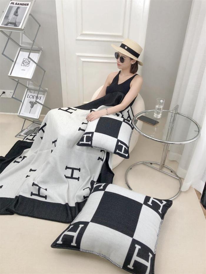 A set of one blanket + one pillowcase , Wool blanket size 140-175cm--weight 800g,  pillowcase not including the pillow core ,size 45*45cm--weight 175g, SF55-13-21