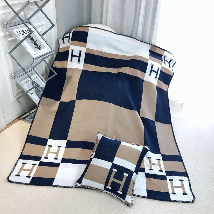 A set of one blanket + one pillowcase , Wool blanket size 140-175cm--weight 800g,  pillowcase not including the pillow core ,size 45*45cm--weight 175g, SF55-22-25