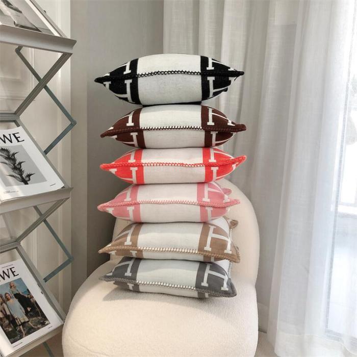 A set of one blanket + one pillowcase , Wool blanket size 140-175cm--weight 800g,  pillowcase not including the pillow core ,size 45*45cm--weight 175g, SF55-13-21