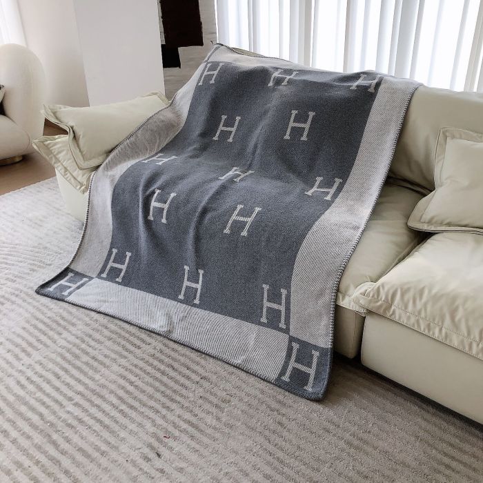 A set of one blanket + one pillowcase , Wool blanket size 140-175cm--weight 800g,  pillowcase not including the pillow core ,size 45*45cm--weight 175g, SF55-13-21