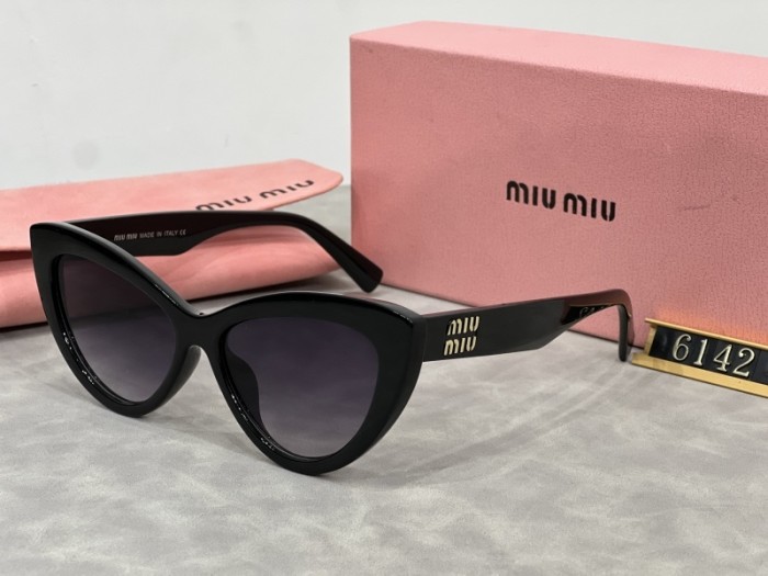 Blue light blocking sunglasses with the box and case ,G25-2063-2067