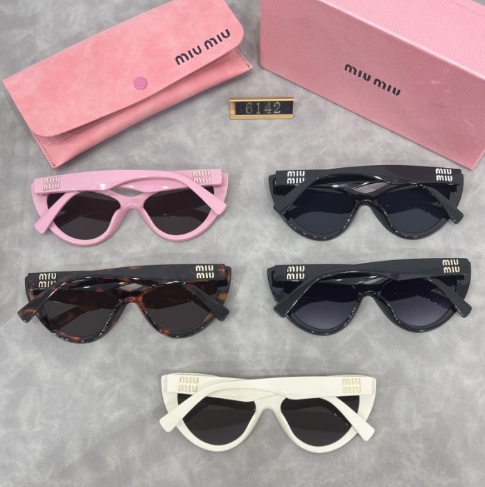 Blue light blocking sunglasses with the box and case ,G25-2063-2067