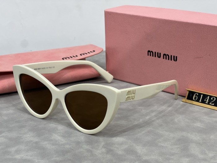 Blue light blocking sunglasses with the box and case ,G25-2063-2067