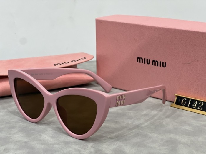 Blue light blocking sunglasses with the box and case ,G25-2063-2067