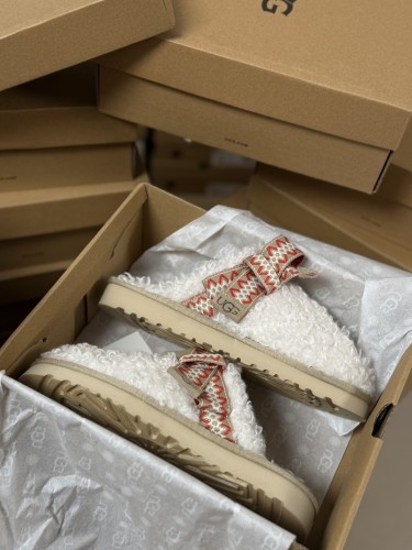 Women fur shoes, size 35-40,  with box, SS60-549-1