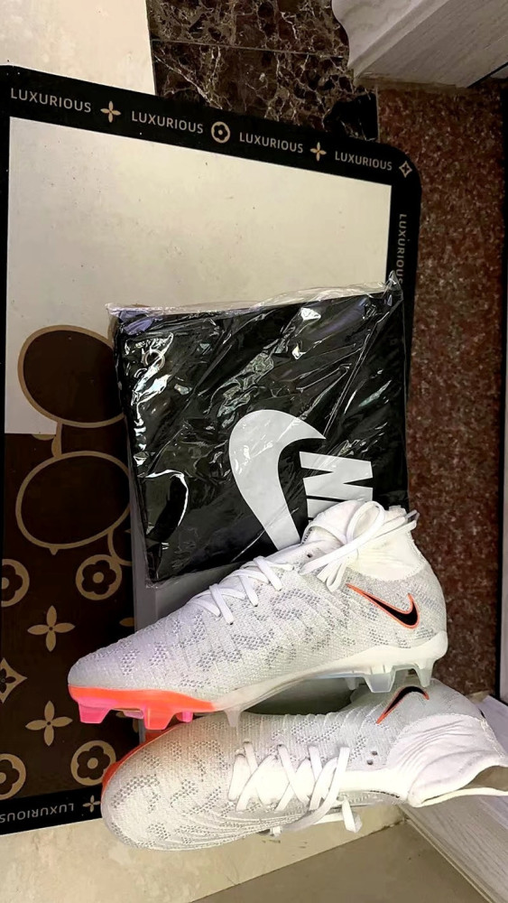 2025 New style FG TF football shoes,with box,size 38-45,SS70-505-528