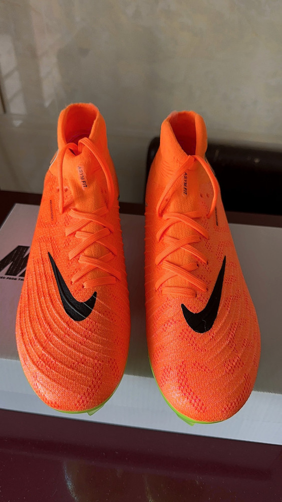 2025 New style FG TF football shoes,with box,size 38-45,SS70-505-528
