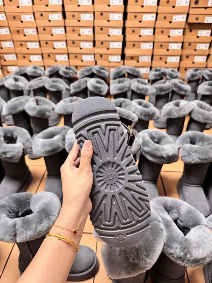 Women leather fur boot shoes, size 35-40,  with box, SS80-99