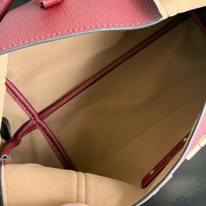 Leather bag ,5A ,size 27.5x21x16cm,no box,  B110-329