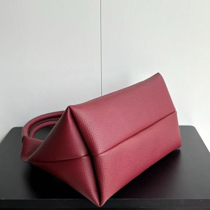 Leather bag ,5A ,size 27.5x21x16cm,no box,  B110-329