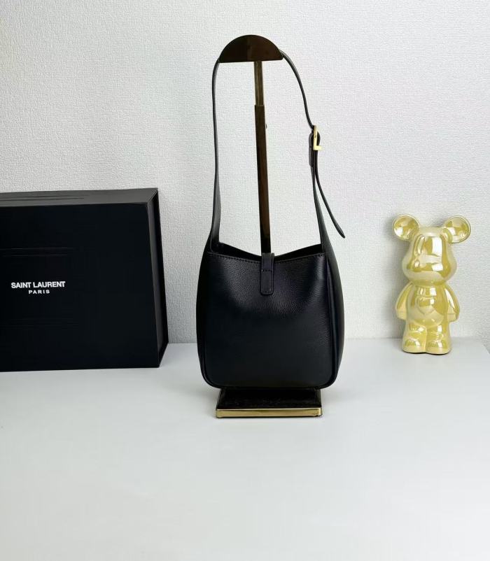 Leather bag ,5A ,size 16*15*7cm,no box,  B98-176