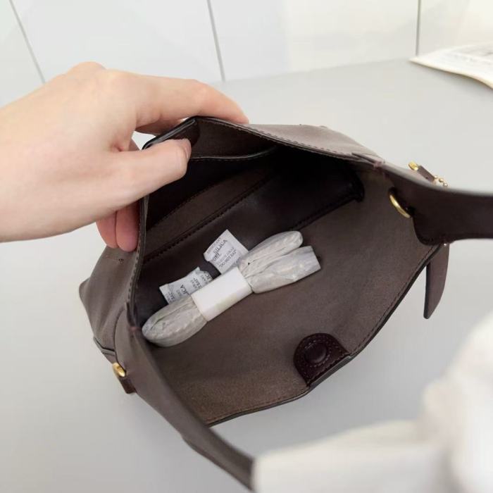 leather bag ,5A ,size 23.5×18.5×7.5cm,no box,  B98-177