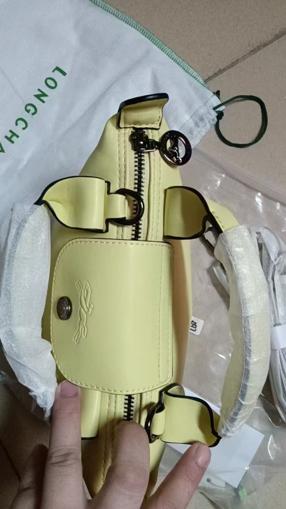 split leather,Ladies' single-shoulder bag and crossbody bag,no box, size 17*10*14cm,B35-229-239