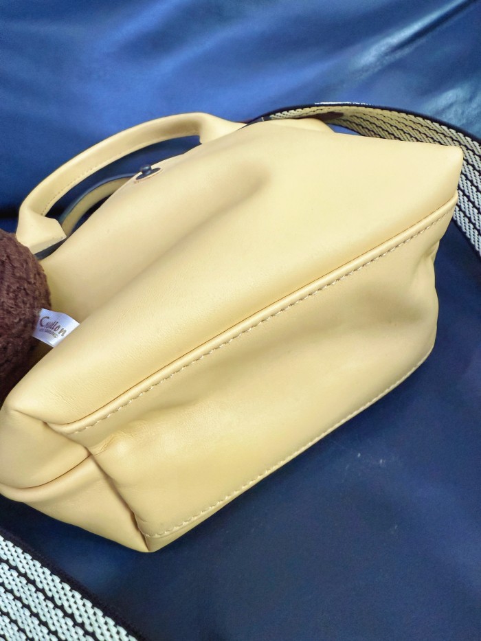 split leather,Ladies' single-shoulder bag and crossbody bag,no box, size 17*10*14cm,B35-229-239