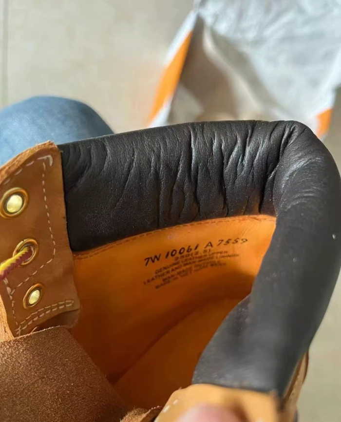 Waterproof and durable outdoor leather boots,with box, the boots run a size large, size 36-46.SS80-116-121