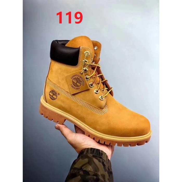 Waterproof and durable outdoor leather boots,with box, the boots run a size large, size 36-46.SS80-116-121