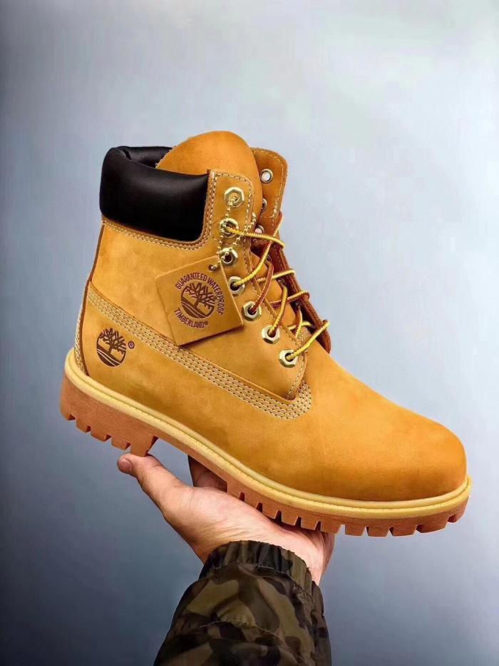 Waterproof and durable outdoor leather boots,with box, the boots run a size large, size 36-46.SS80-116-121