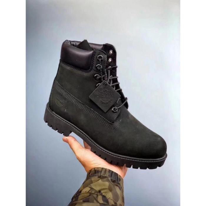 Waterproof and durable outdoor leather boots,with box, the boots run a size large, size 36-46.SS80-116-121