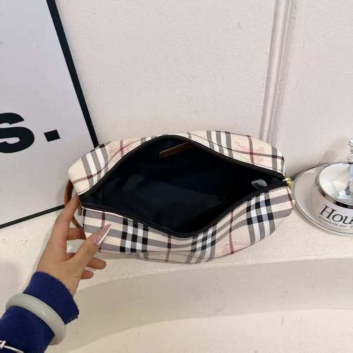 PU leather cosmetic bag ，AA quality，size 26x14x14cm,B17-2