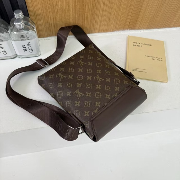 PU leather bag ,AA quality, size 22X26X5cm,no box,  B25-21-24