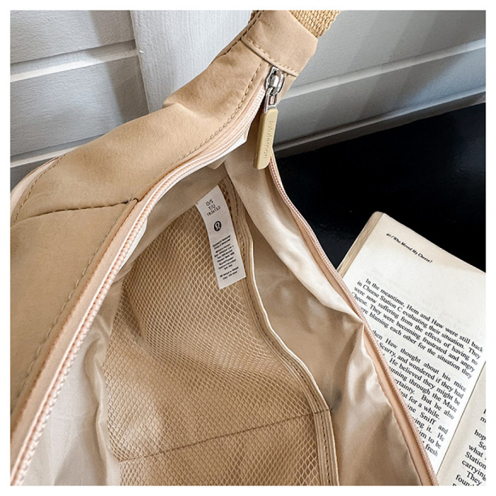 Canvas handbag，AA quality，size 40x19x11cm,B20-32-35