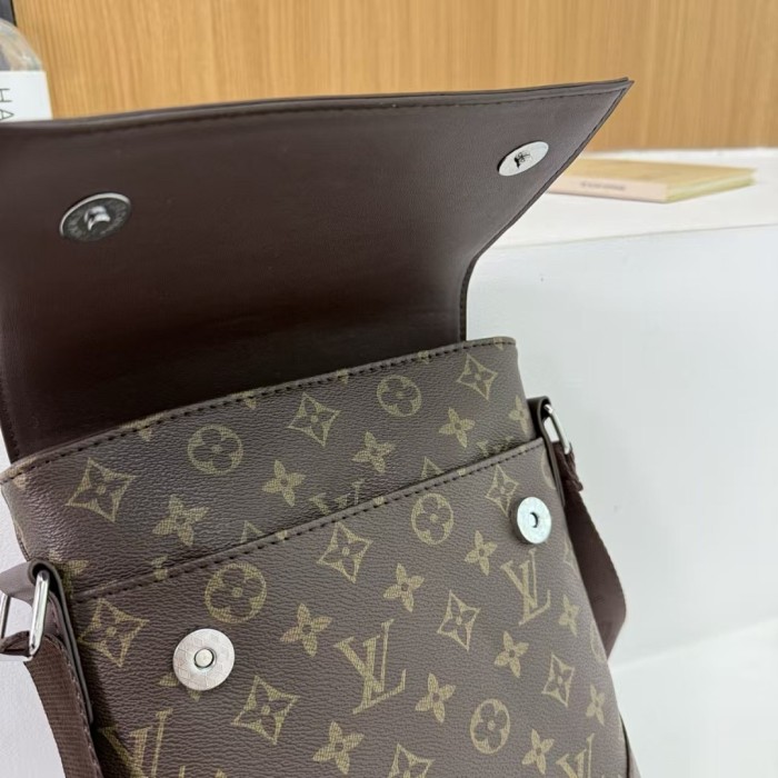 PU leather bag ,AA quality, size 22X26X5cm,no box,  B25-21-24