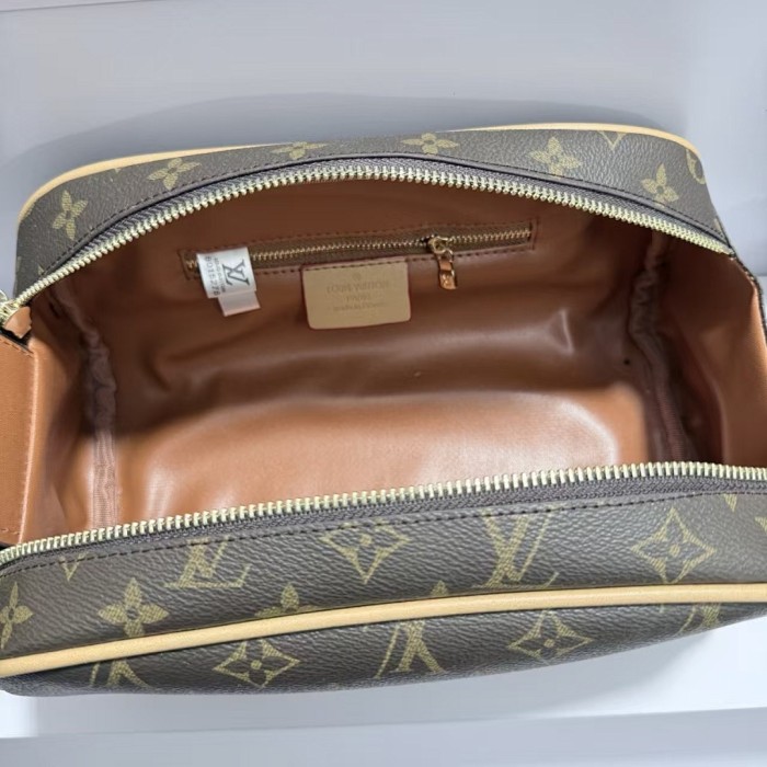 PU leather bag ,AA quality, size 27x13x15.5cm,no box,  B25-62-66