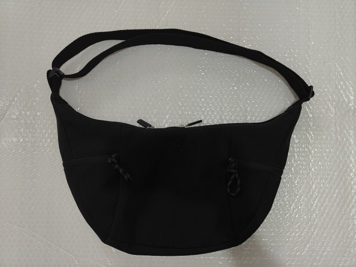 Canvas handbag，AA quality，size 40x19x11cm,B20-32-35