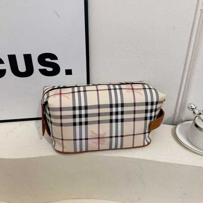 PU leather cosmetic bag ，AA quality，size 26x14x14cm,B17-2