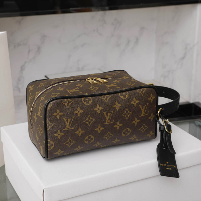 PU leather bag ,AA quality, size 24x13x13cm,no box,  B25-73-77