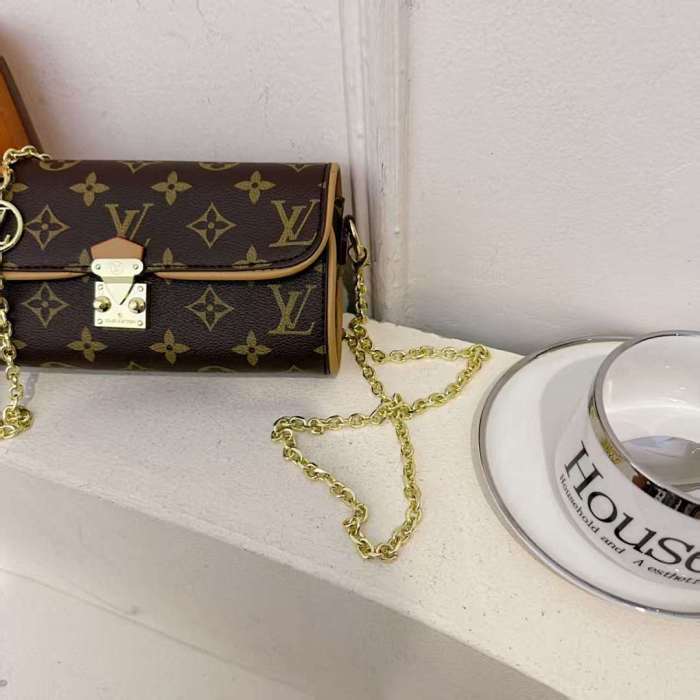 PU leather bag ,AA quality, size 20.5x11x6cm,no box,  B25-123