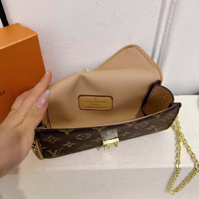 PU leather bag ,AA quality, size 20.5x11x6cm,no box,  B25-123