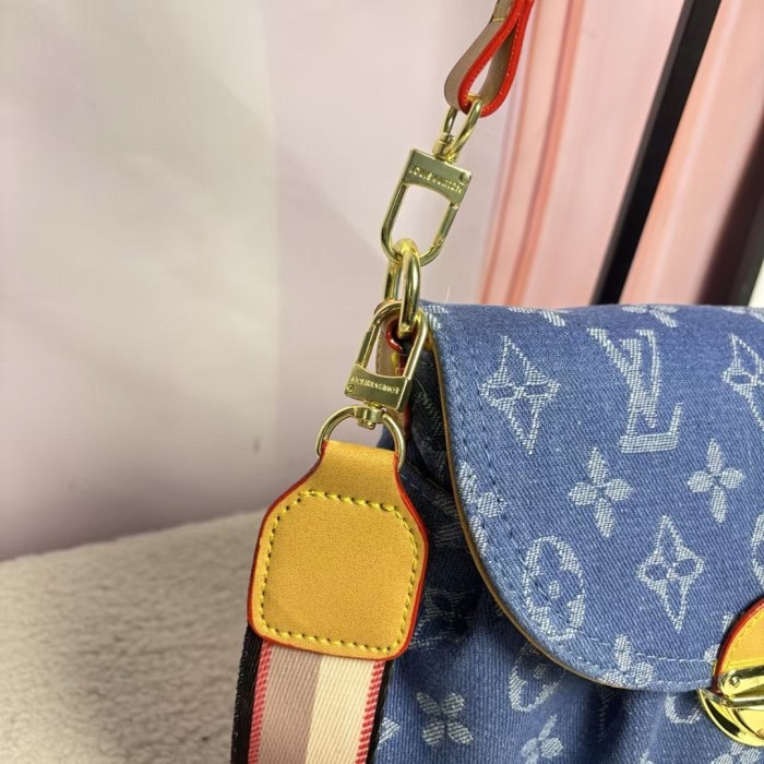 PU leather bag ,AA quality, size 26x17.5x7cm,no box,  B30-210-213