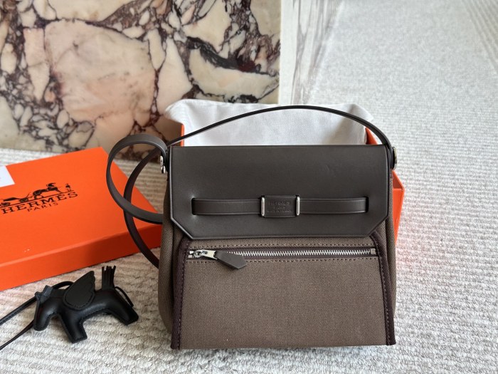 Split leather bag ,4A ,size 20cm,no box, with dust bag, B88-385