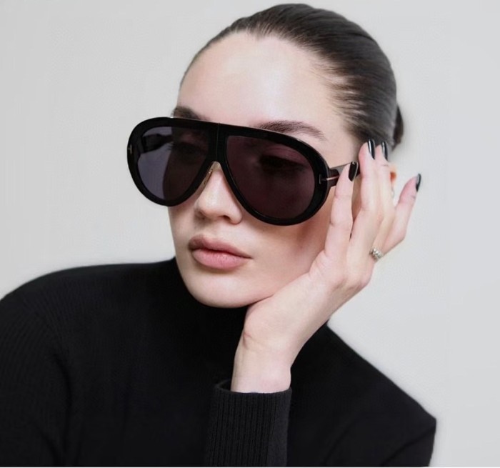 Blue light blocking sunglasses with the box and case ,G25-2068-2073