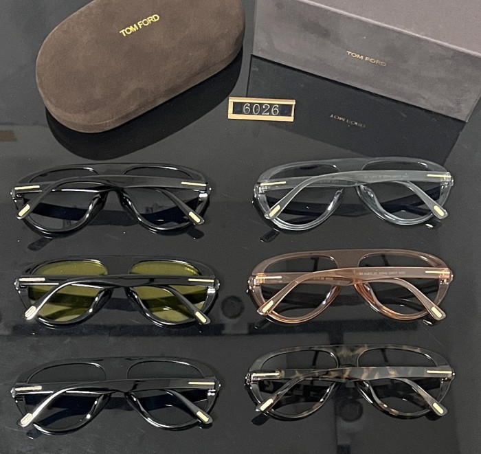 Blue light blocking sunglasses with the box and case ,G25-2068-2073