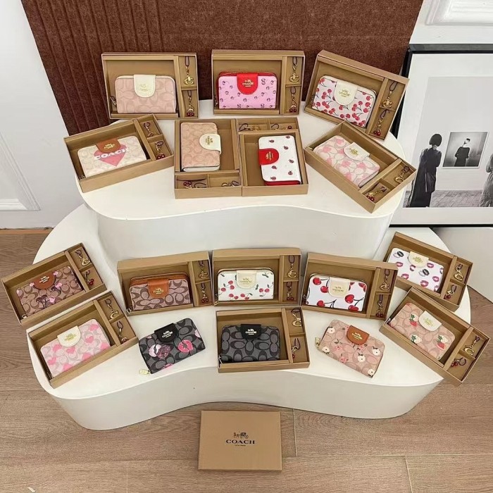 PU leather wallet and keychain set,AA quality, size 15*3cm,with box,  B25-128-144