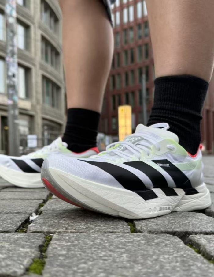 Men's and women's shock-absorbing shoes Running shoes,with box,size 36-45, SS70-673-697
