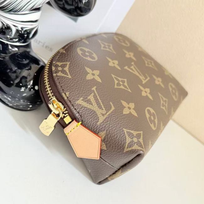 Leather Handbag,4A, without box,size 17*16*6cm, B50-142
