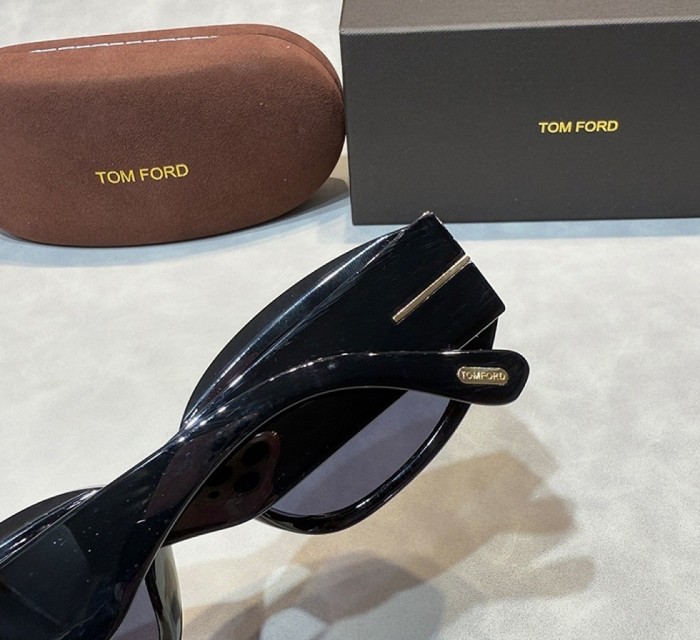 Blue light blocking sunglasses with the box and case ,G25-2074-2082